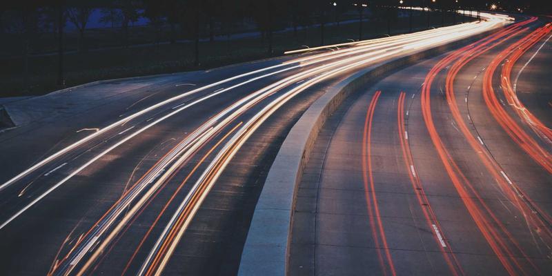 数据驱动决策：企业咨询如何通过战略规划、领导力发展与业务流程优化构建智能分析体系